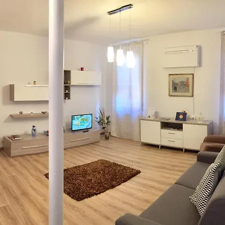 Ca' Braga Biennale * البندقية